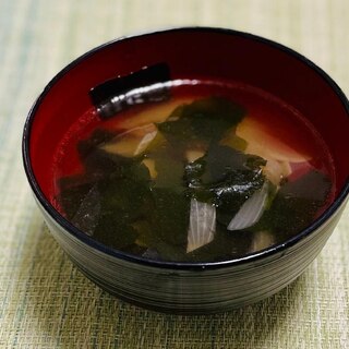 たまねぎとわかめの中華スープ